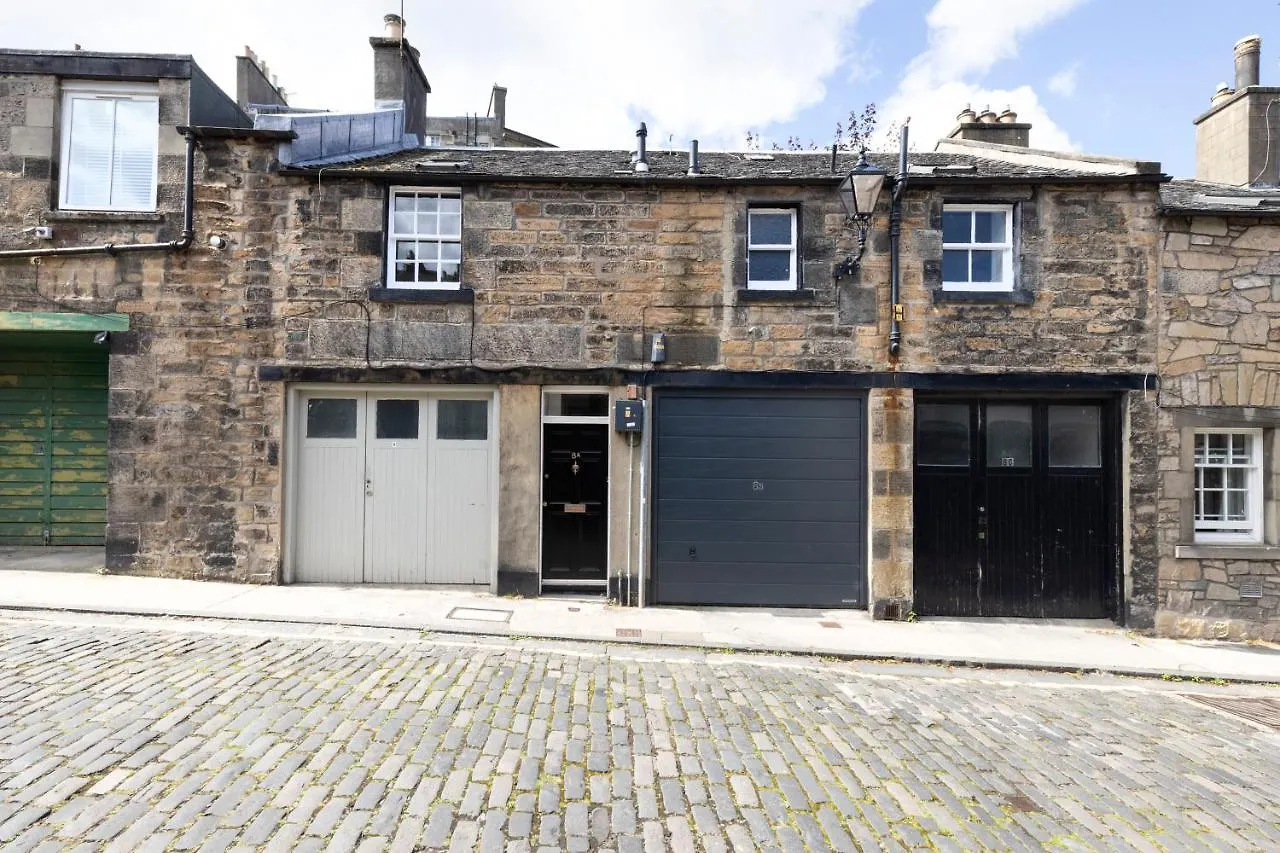 Joivy Beautiful Mews Home Near Princes Street Edinburgh